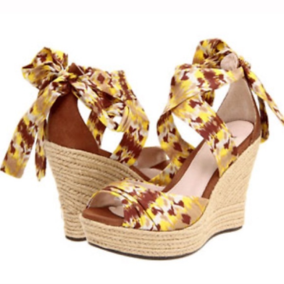 SOLD❌ UGG Australia Wedge Sandal/heels - Picture 2 of 9